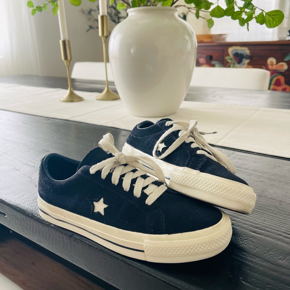 Converse Navy Canvas Sneakers with White Star sz 5 woman’s